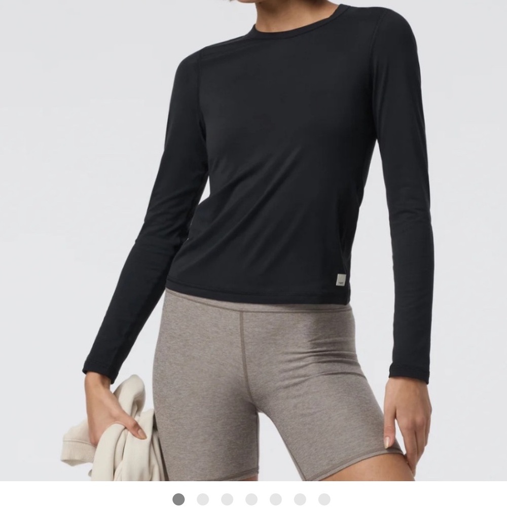 Vuori Long Sleeve Lux Crew tee in black women’s medium